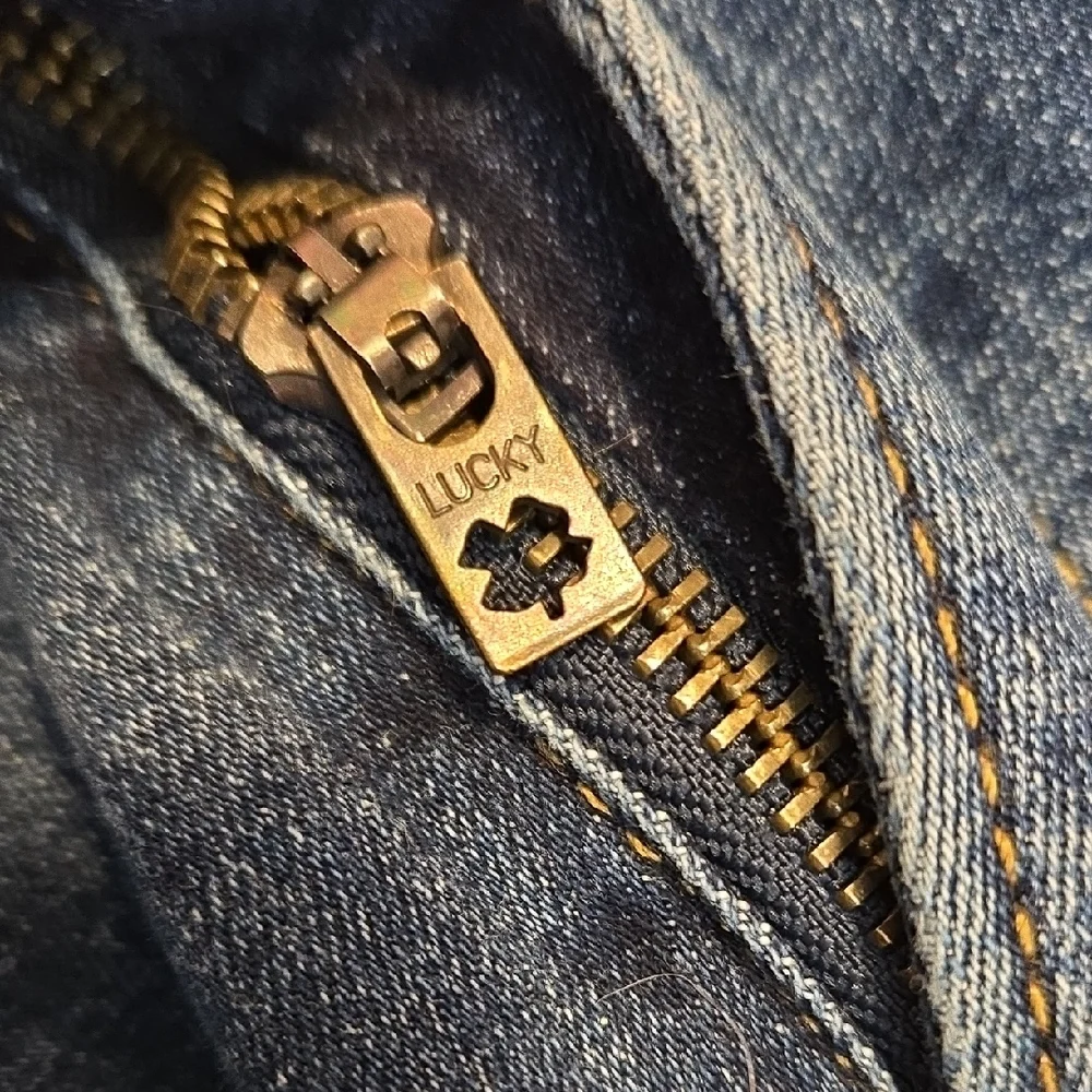 Lucky Brand‎ Women’s Jeans Size 18/20 Blue Denim 10” Rise Straight Fit - Picture 9 of 9